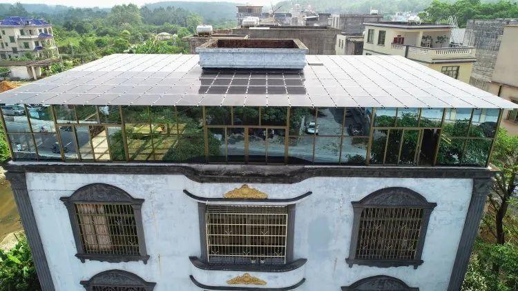 還在裝傳統(tǒng)陽光房？太傻了！如今大家都裝這個(gè)，美觀、環(huán)保還能賺錢！